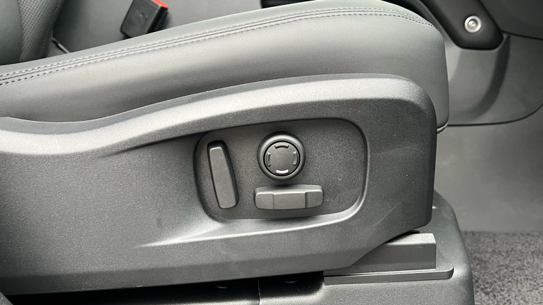 Land Rover Defender 3.0 D350 X-Dynamic SE 110 5dr Auto Diesel Estate